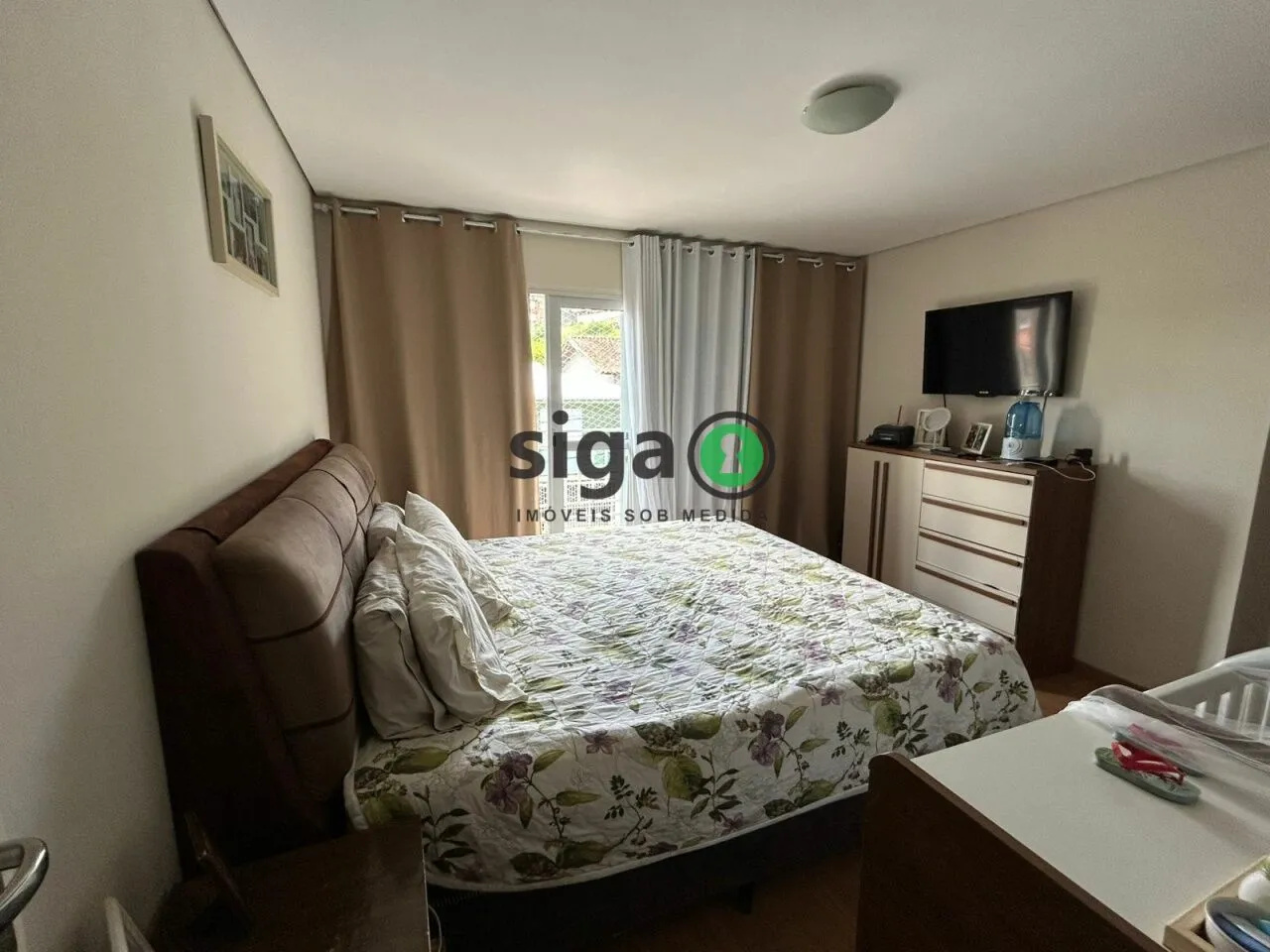 Imagem Linda Casa á venda em Laranjeiras - Casa grande, 4 cagas de garagem e 2 quartos