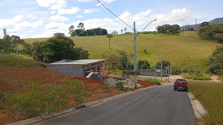 Foto do imóvel Terreno à venda, 300 m² por R$ 230.000,00 - Tenentes - Extrema/MG