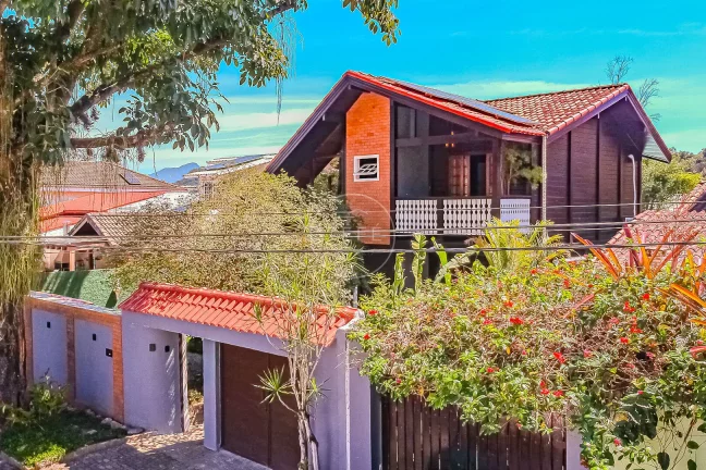 Imagem CASA com 3 DORMITÓRIOS em CONDOMÍNIO FECHADO - 199m² de área construída