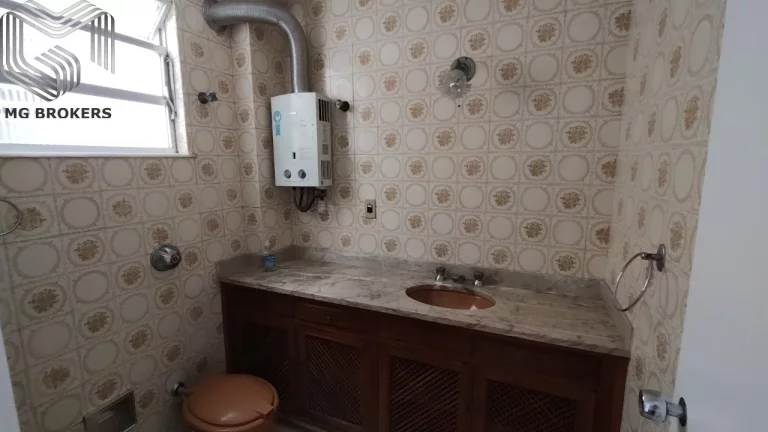 Imagem Imóvel Exclusivo na Tijuca: Apartamento com 4 Quartos, 2 Suítes, 3 Salas, 4 Vagas de Garagem e 160m² - Rio de Janeiro-RJ