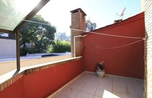 Imagem Casa sobrado em Condomínio com 4 pisos de 3 dormitórios sendo 3 suítes para venda na Av. Lucas de Oliveira no bairro Bela Vista em Porto Alegre/RS.