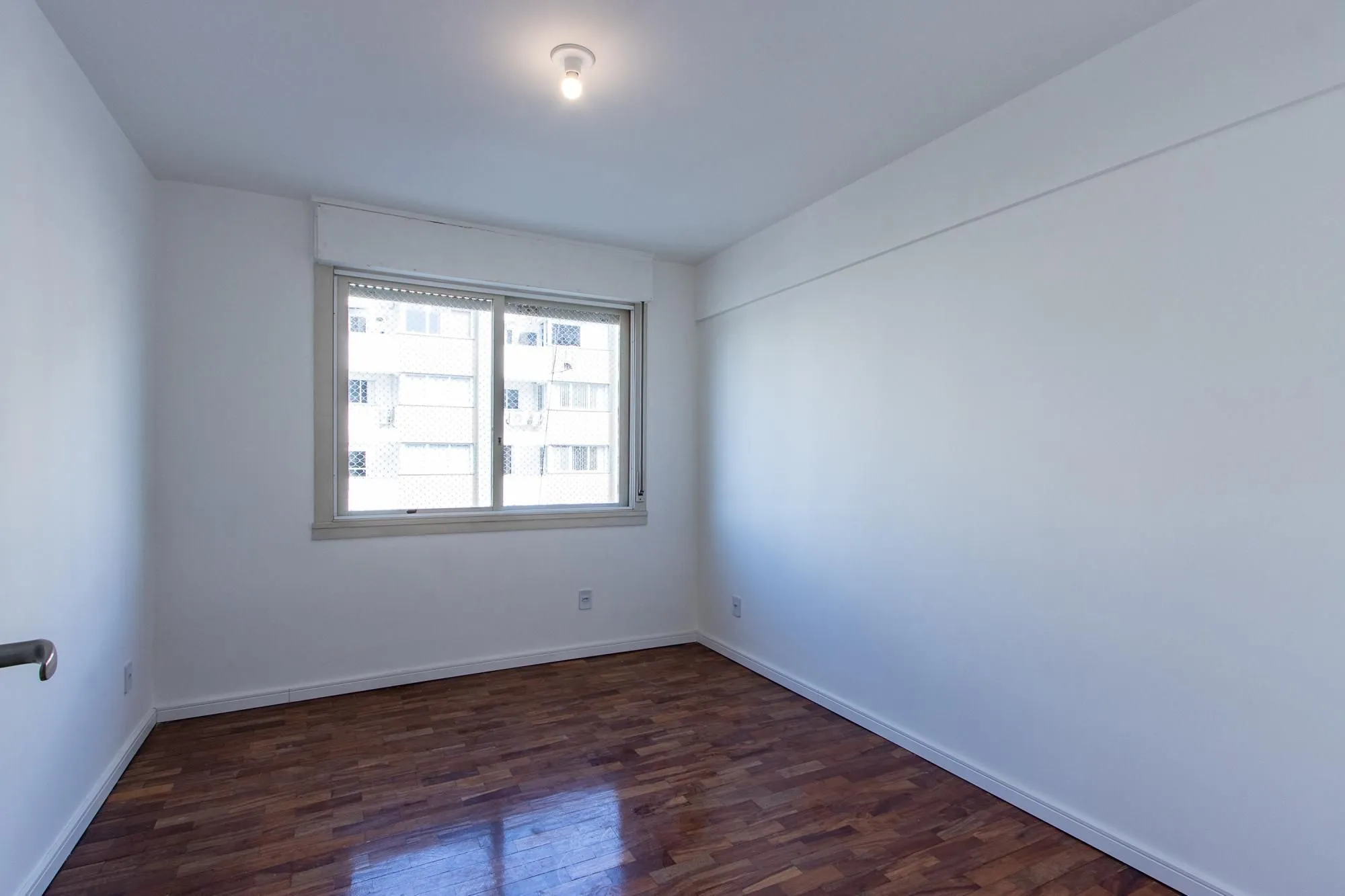Imagem Apartamento no Menino Deus com 2 dormitórios e garagem