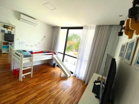 Imagem VENDA E LOCAÇÃO DE CASA NO CONDOMÍNIO REAL PARK, EM ARUJÁ/SP, 390m² com 3 suítes, piscina aquecida, 04 salas e garagem para 04 autos. CONSULTE-NOS