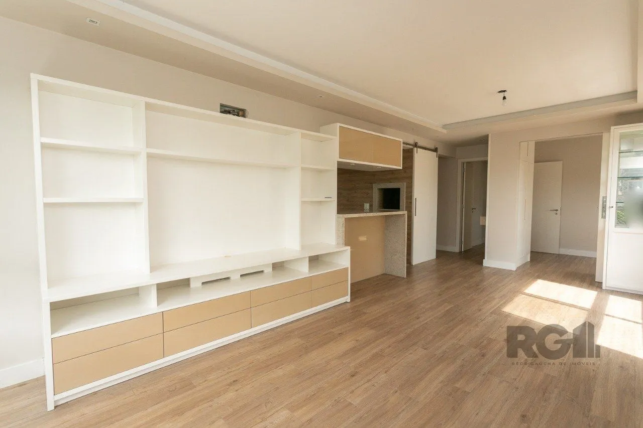 Imagem Apartamento semimobiliado e decorado no bairro Auxiliadora, com 91 m²