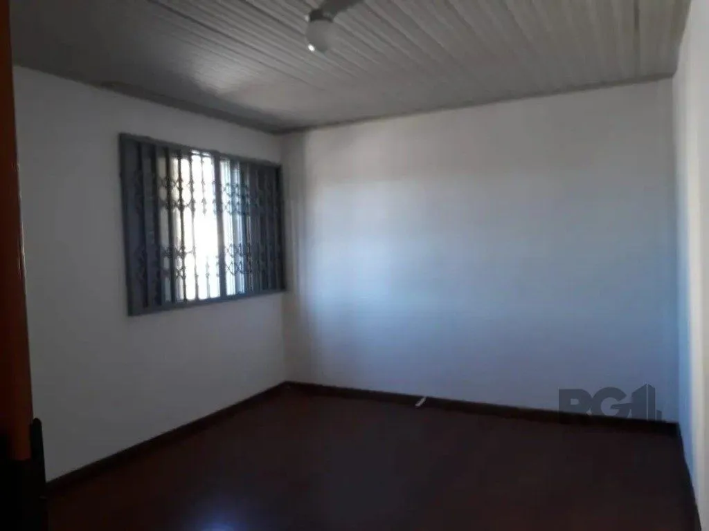 Imagem Casa com 5 dormitórios no bairro Passo das Pedras - Porto Alegre