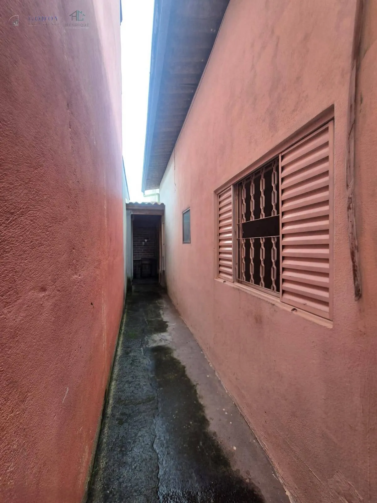 Imagem Casa com 2 Dormitórios e Garagem para 2 Carros
