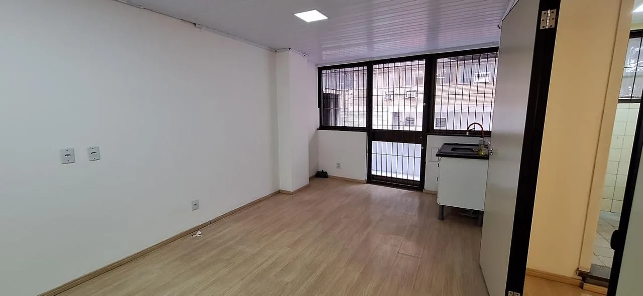 Imagem MÁFFER IMÓVEIS ALUGA - LOJA COMERCIAL NO CENTRO Rua Dr. Flores, 267 | Centro - Porto Alegre/RS