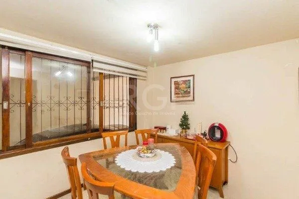 Imagem Casa para Venda de 3 dormitórios 6 vagas no bairro Chácara das Pedras