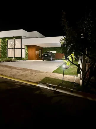 Foto do imóvel Casa Térrea Mobiliada com 4 Suítes e Piscina no Condomínio Portal dos Lagos, Boituva em Rua Júlia Provazi Fogaça