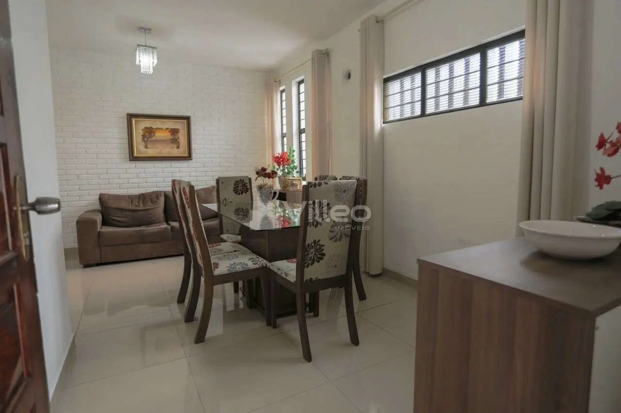 Imagem Casa de esquina com 2 casas no mesmo terreno, ideal para morar com a família ou ter uma segunda ren...