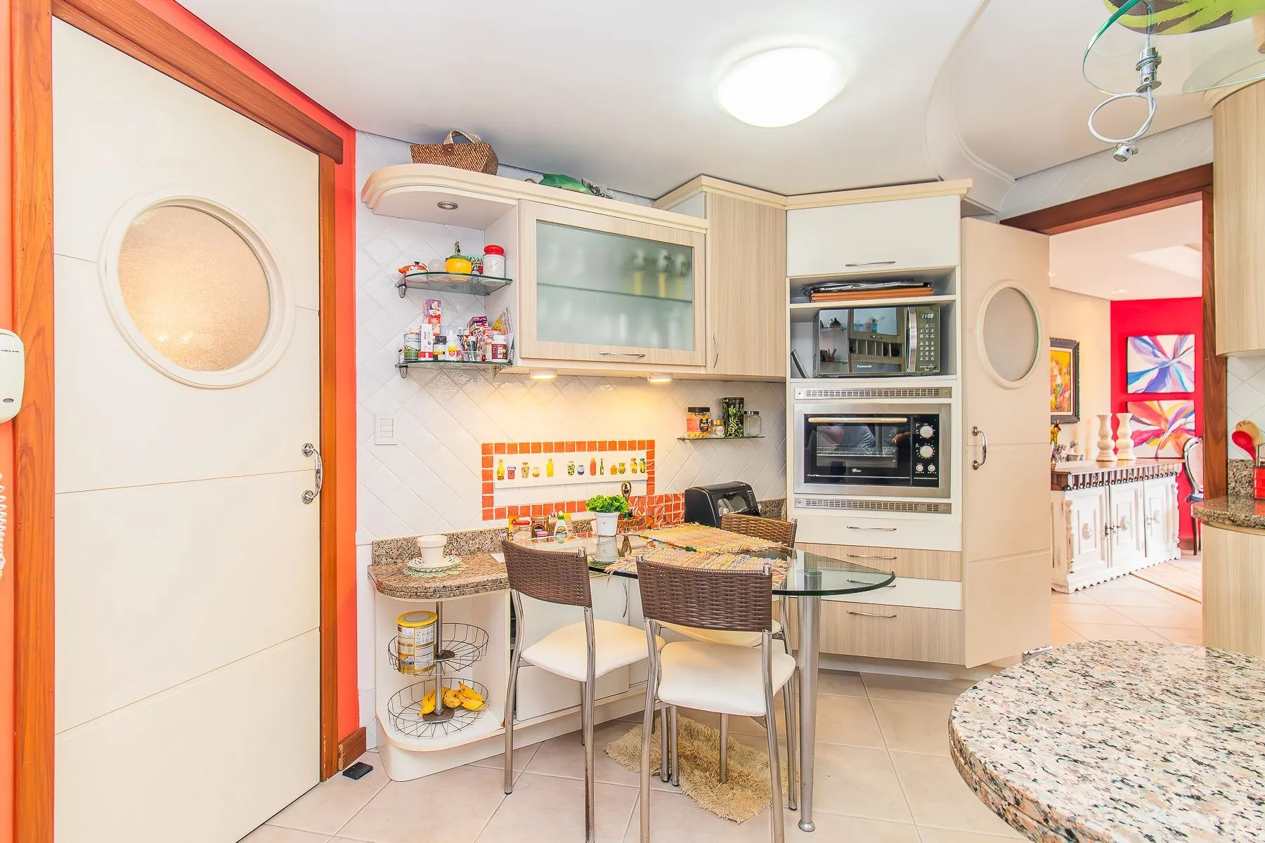 Imagem CASA DE 4 DORMITÓRIOS EM CONDOMÍNIO - 320 m² - 4 VAGAS DE GARAGEM