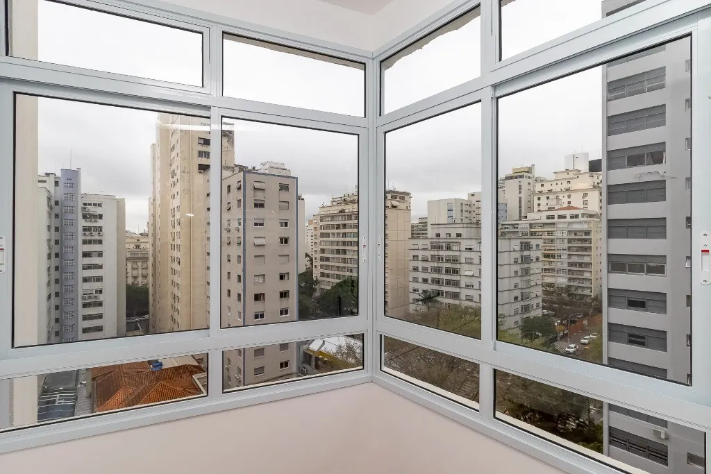 Imagem Apartamento à venda em Higienópolis, São Paulo-SP: 3 quartos, 2 suítes, 2 banheiros, 2 vagas, 230m² de área.