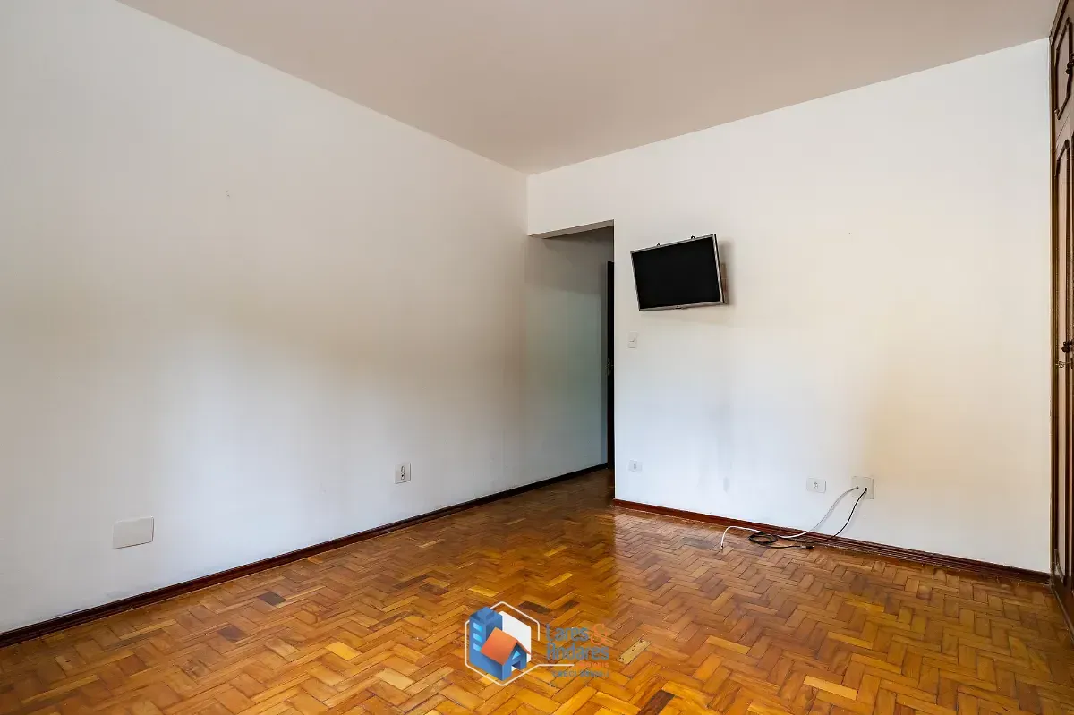 Imagem Sobrado para venda em Vila Firmiano Pinto com 3 quartos, sendo 1 suíte, 240m²
