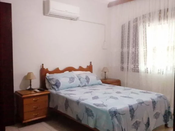 Imagem Sobrado com 4 dormitórios à venda, 216 m² por R$ 750.000,00 - Caiçara - Praia Grande/SP