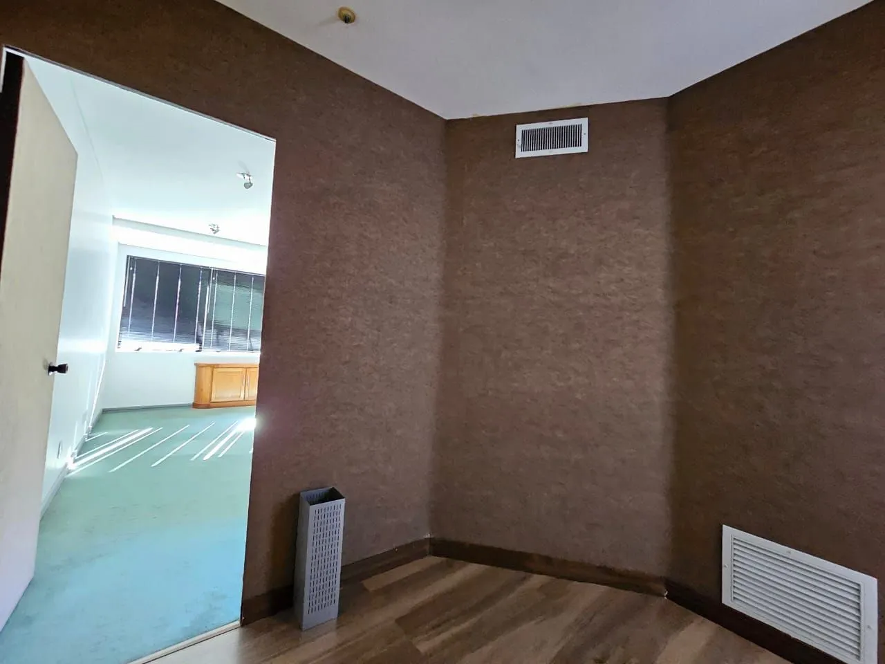 Imagem Conjunto Comercial com 2 salas para alugar em Moinhos de Vento, Porto Alegre