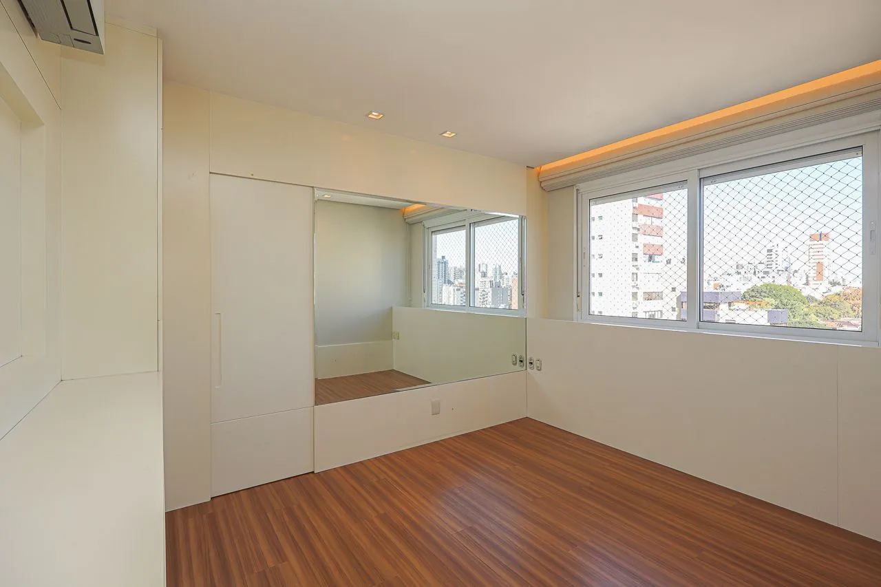Imagem Apartamento de 3 quartos, 3 suítes, com 02 garagens individuais no Bairro Petrópolis, próximo a Encol.