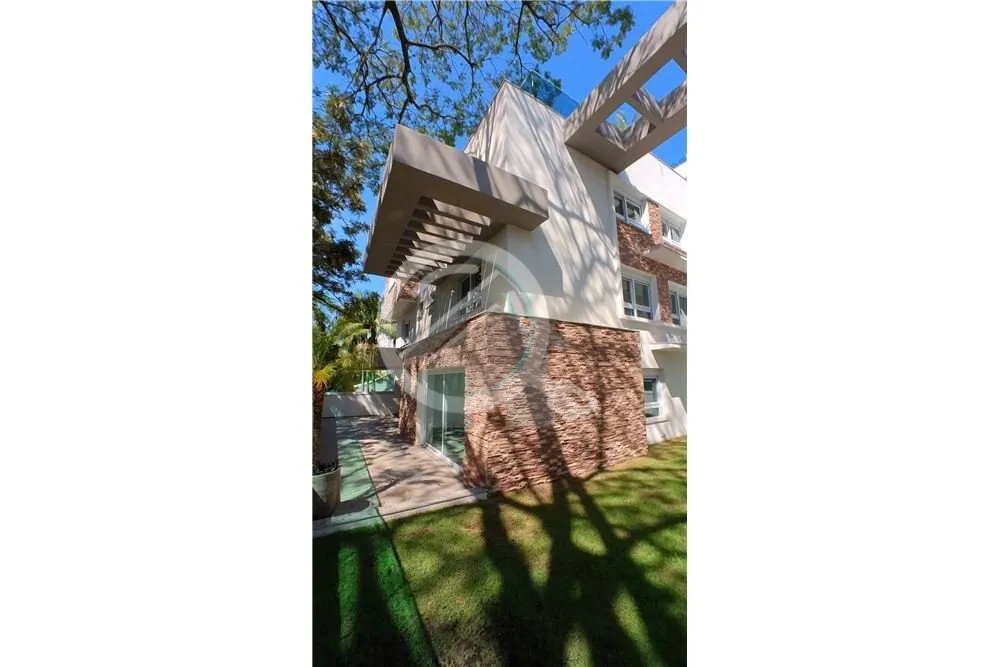 São 48 unidades divididas em 5 tipologias Apartamentos, apartamentos com sacada, cobertura horizont...