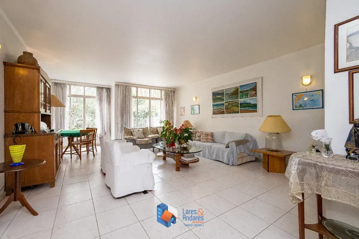 Imagem Sobrado para venda em Vila Madalena com 5 quartos, sendo 2 suítes, 256m²