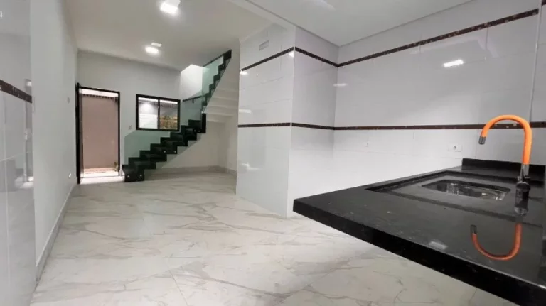 Imagem Sobrado à Venda com Área Gourmet e Piscina - Conforto e Lazer Completo!