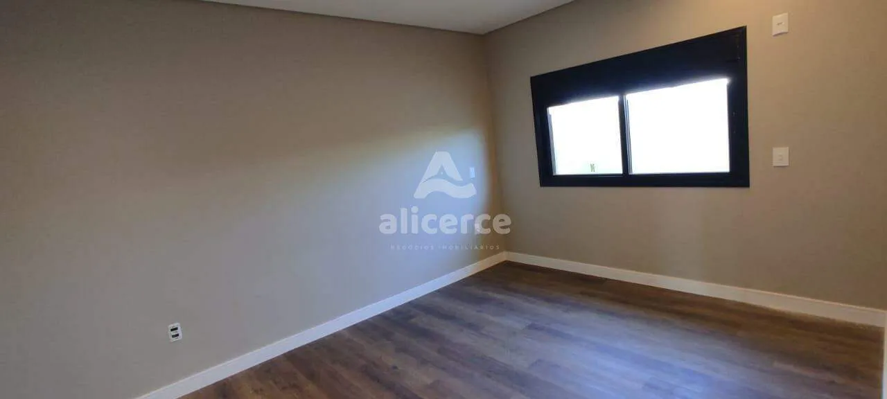 Imagem Casa Alto Padrão com 147m² - 3 Dormitórios I 1 Suíte I 2 Vagas de Garagem - Loteamento Vivendas dos Açores - Sertão do Maruim. São José/SC
