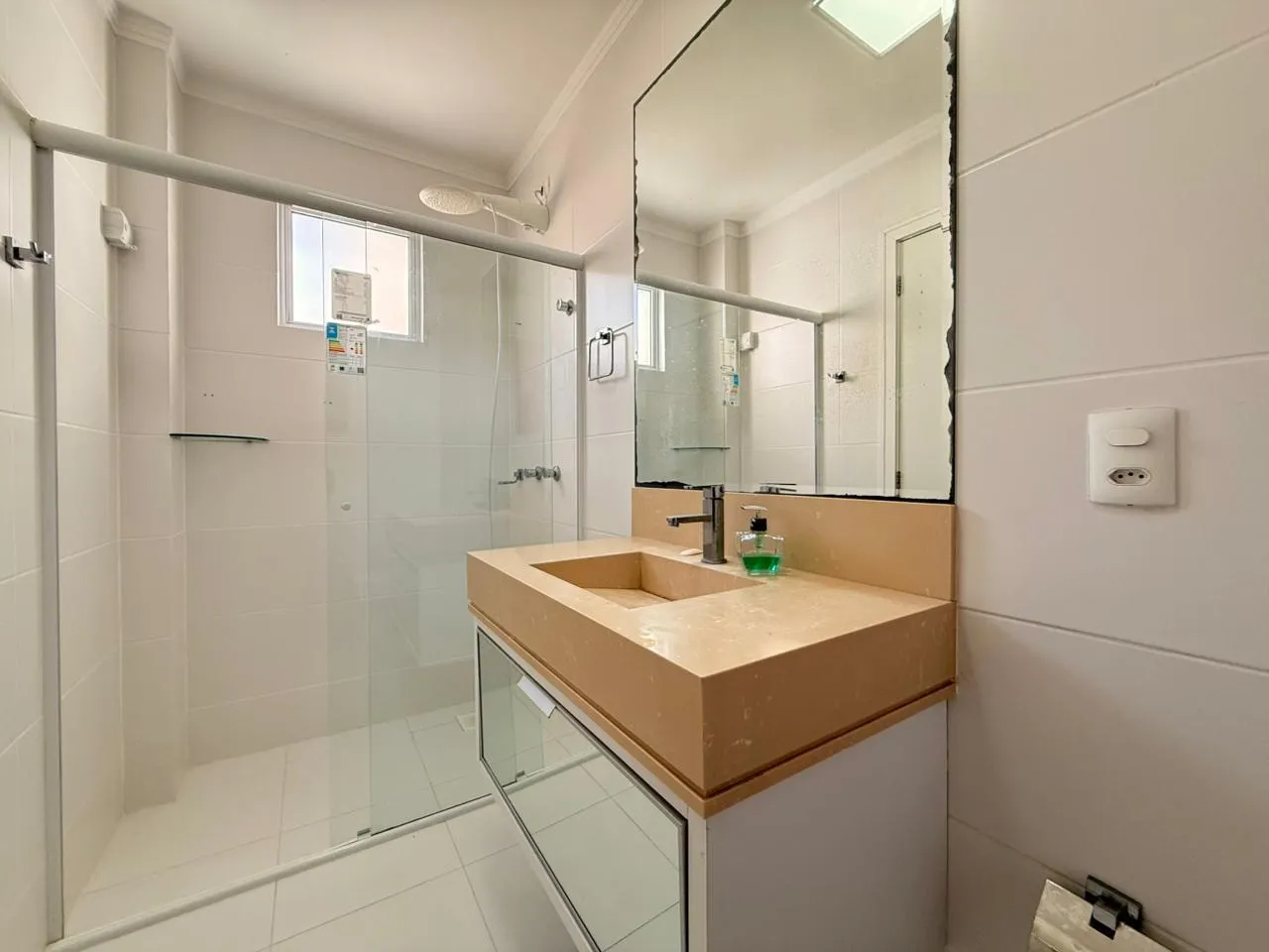Imagem Apartamento com vista para o mar à venda com 197.7m2 por R$ 2.490.000,00
