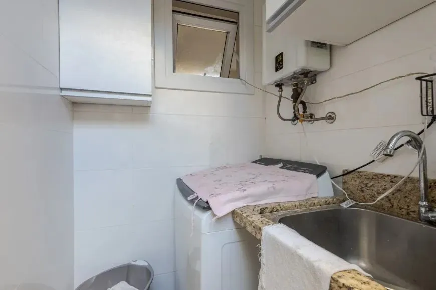 Imagem Casa semimobiliada, com churrasqueira, 3 suítes e 2 vagas no Jardim Itu Sabará