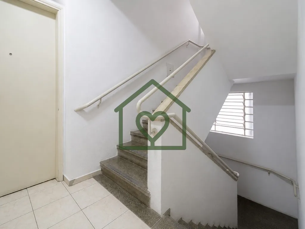 Imagem Apartamento de 1 dormitório, com 34 m², localizado no 3º andar, em prédio com 2 elevadores e por...