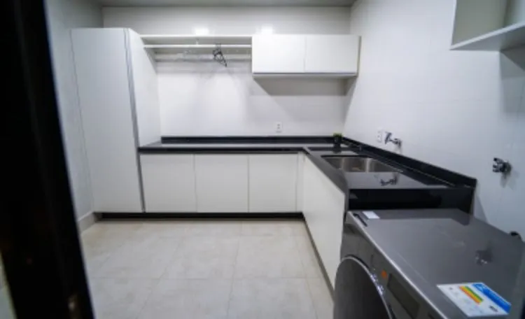 Imagem Casa de 414,93m² com 3 Suítes Localizado no Condomínio Residencial Alphaville II