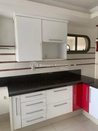 Imagem Apartamento espaçoso com 198m² em andar alto, muito bem iluminado pelo sol da manhã. Possui livin...