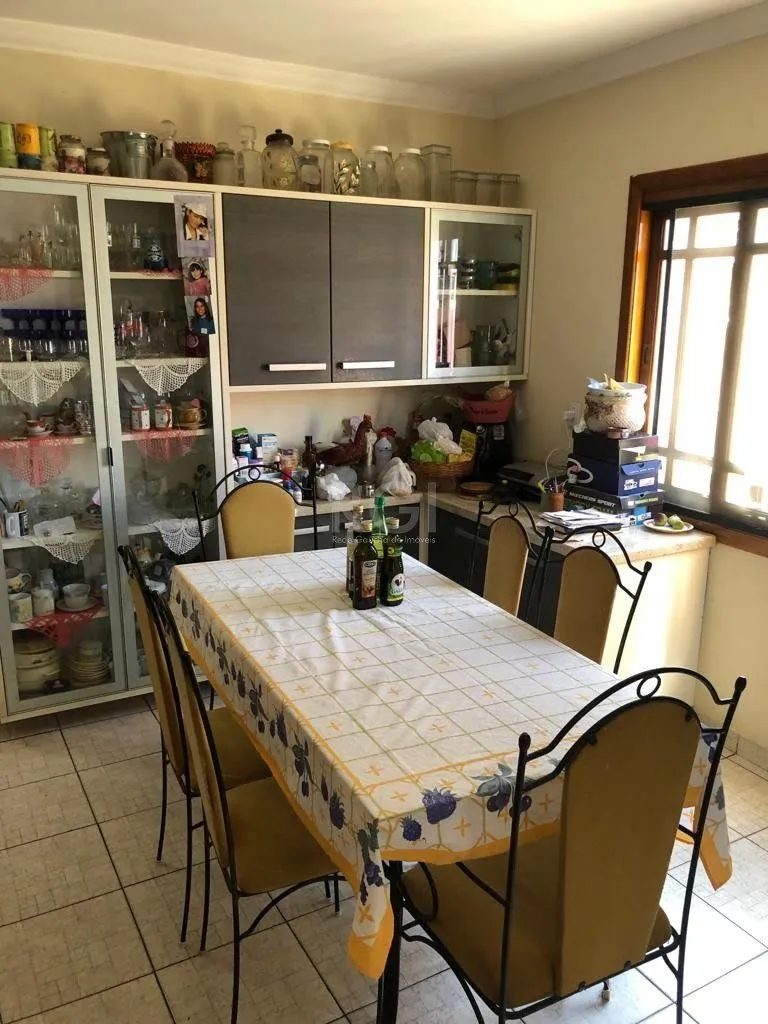 Imagem Casa para Venda - 225.91m², 4 dormitórios, sendo 2 suites, 1 vaga - Nonoai
