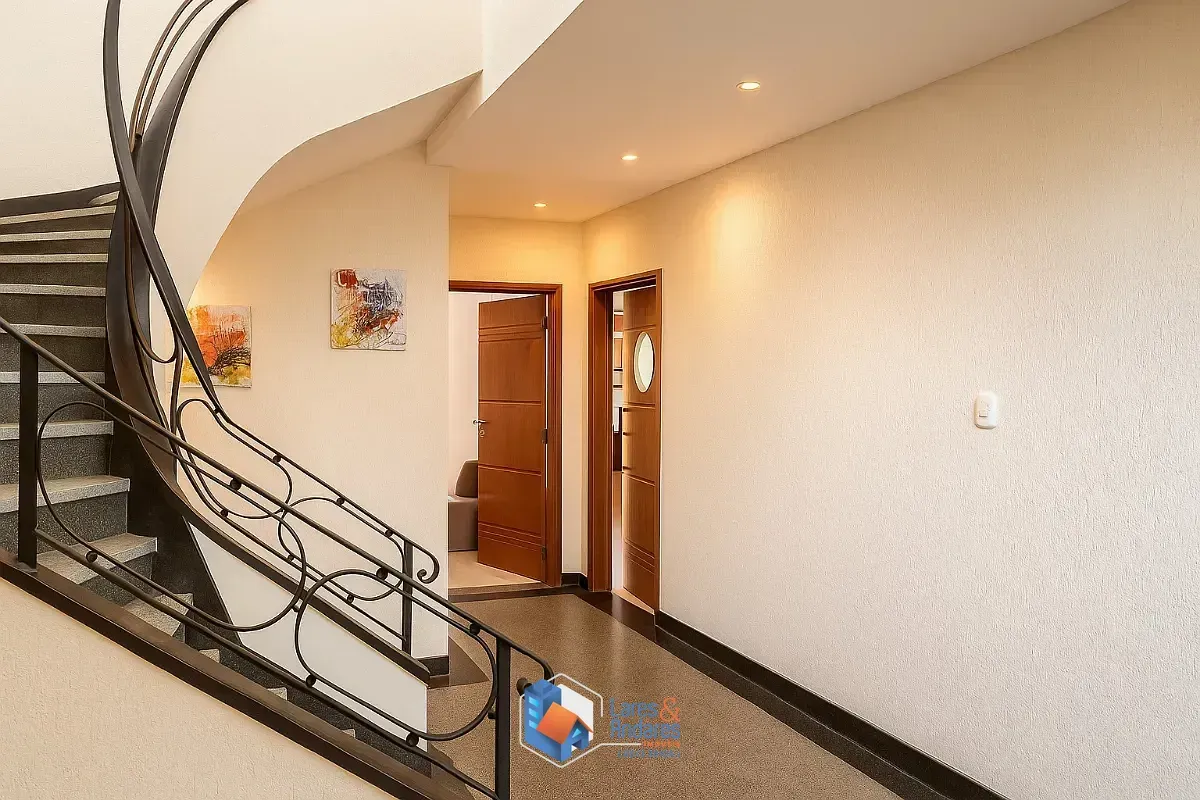 Imagem Sobrado para venda em Vila Madalena com 4 quartos, sendo 2 suítes, 299m²