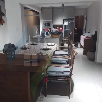 Imagem Casa de 3 dormitórios, 3 suítes, 5 banheiros, 2 vagas, de 175m² em Rudge Ramos, São Bernardo do Campo