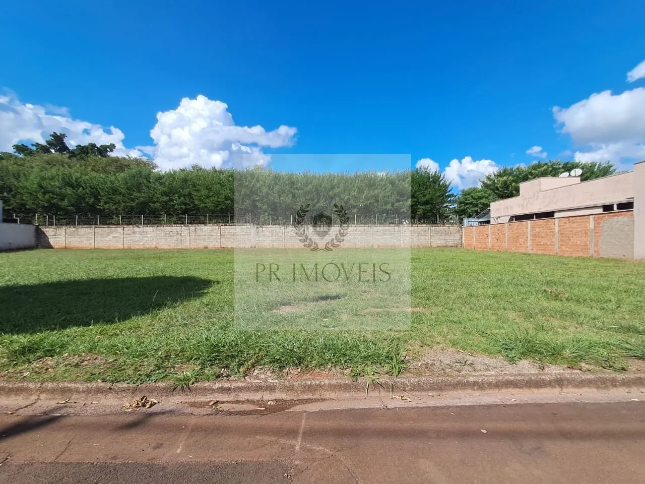 Foto do imóvel Terreno à venda em Araraquara-SP, no Jardim Maria Luiza II, com 250m² de área!