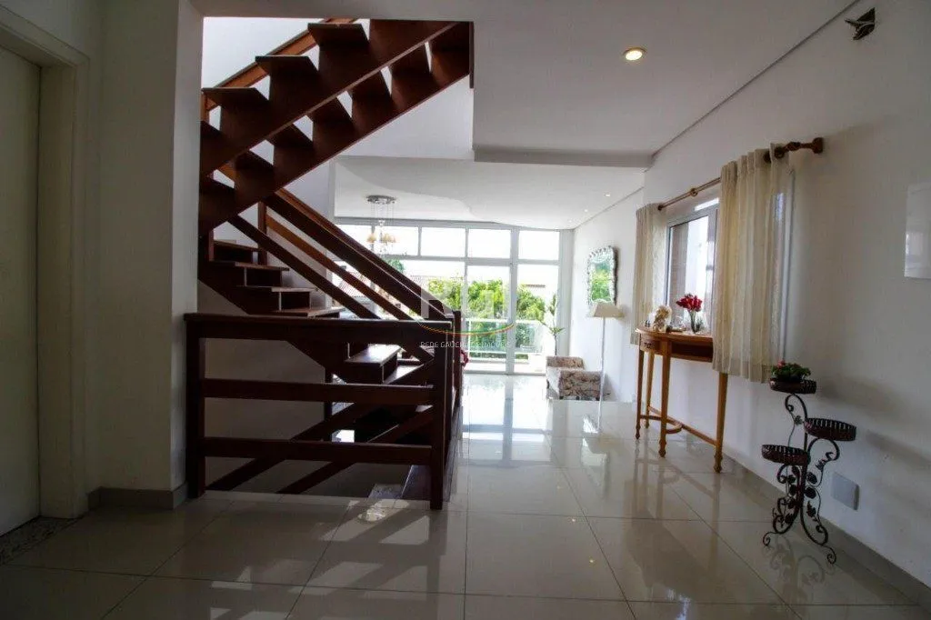 Imagem Casa para Venda - 300m², 3 dormitórios, sendo 1 suites, 4 vagas - Teresópolis