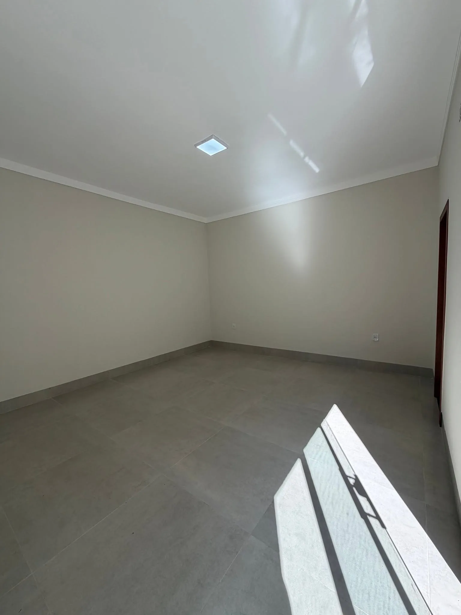 Imagem Casa 3/4 Sendo 1 Suite Com Closet No Bairro Das Industrias