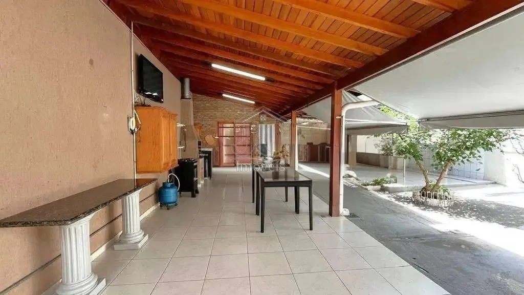 Imagem Casa com 3 dormitórios e amplo terreno na Vila Santana em Valinhos!