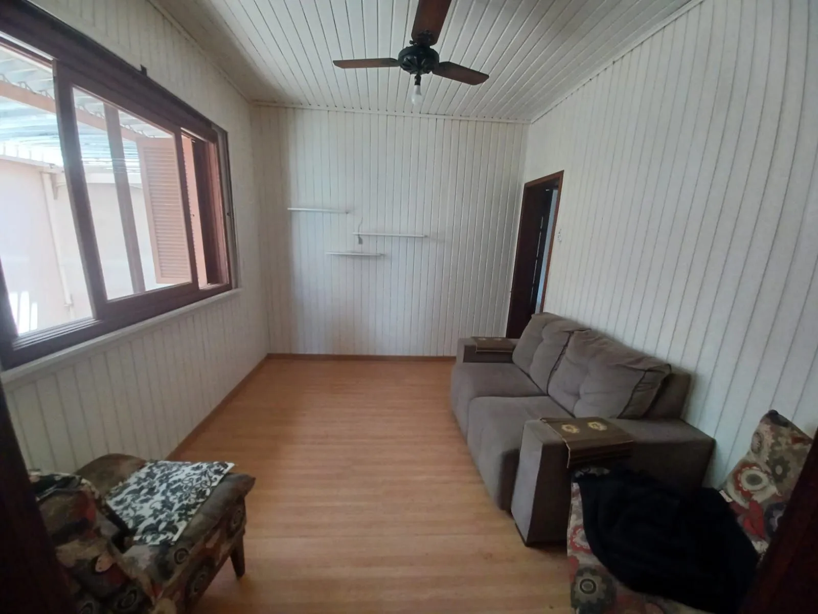 Imagem Casa de 3 quartos, suíte e patio no bairro Medianeira em POA