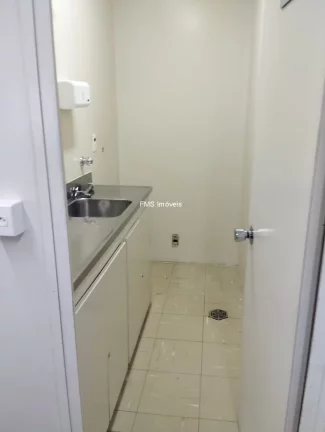 Imagem Conjunto Comercial para Locação em Pinheiros, São Paulo-SP: 5 Vagas de Garagem e 150,00m² de Área