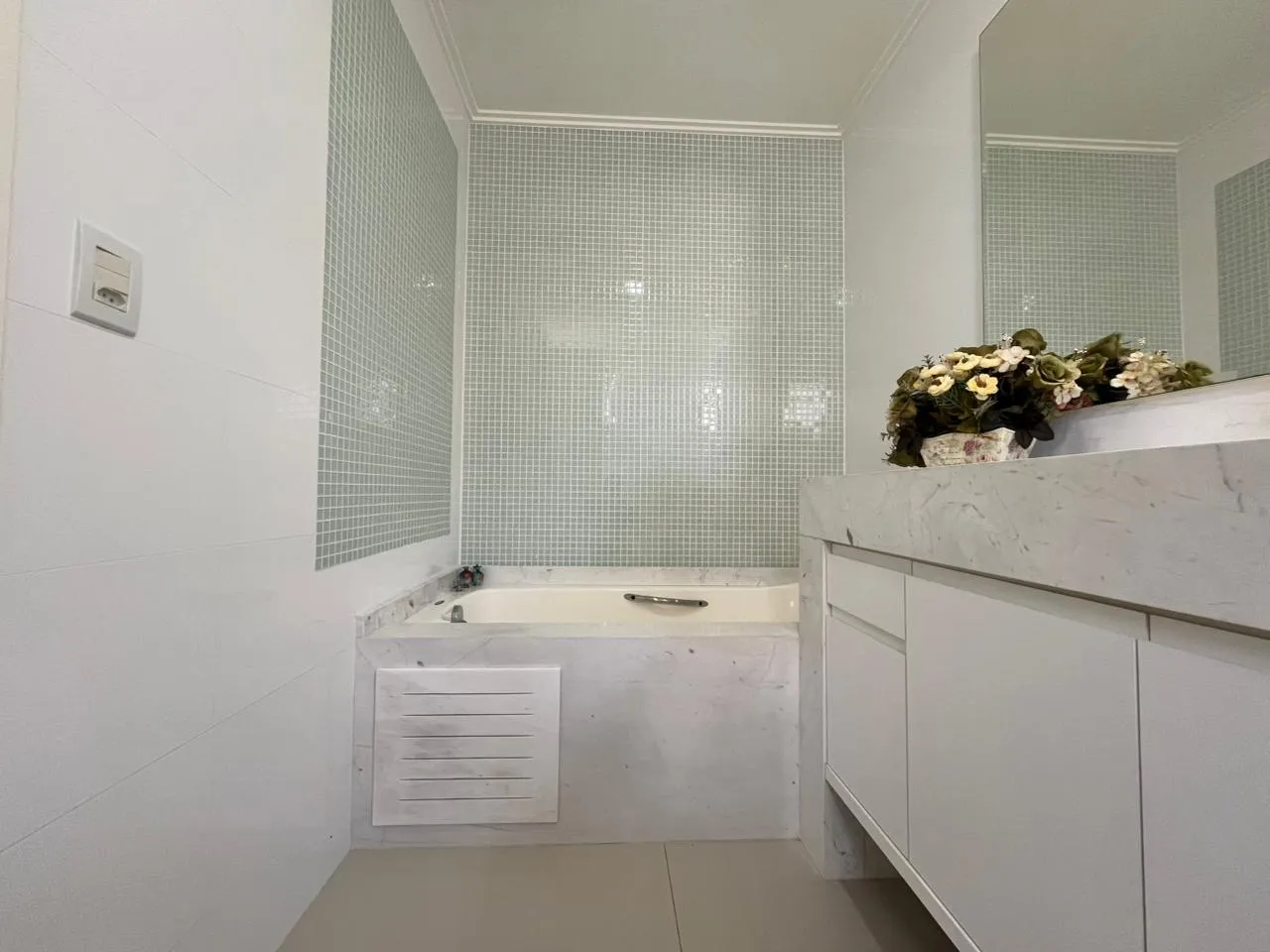 Imagem Apartamento com vista para o mar à venda com 132m2 por R$ 2.226.000,00