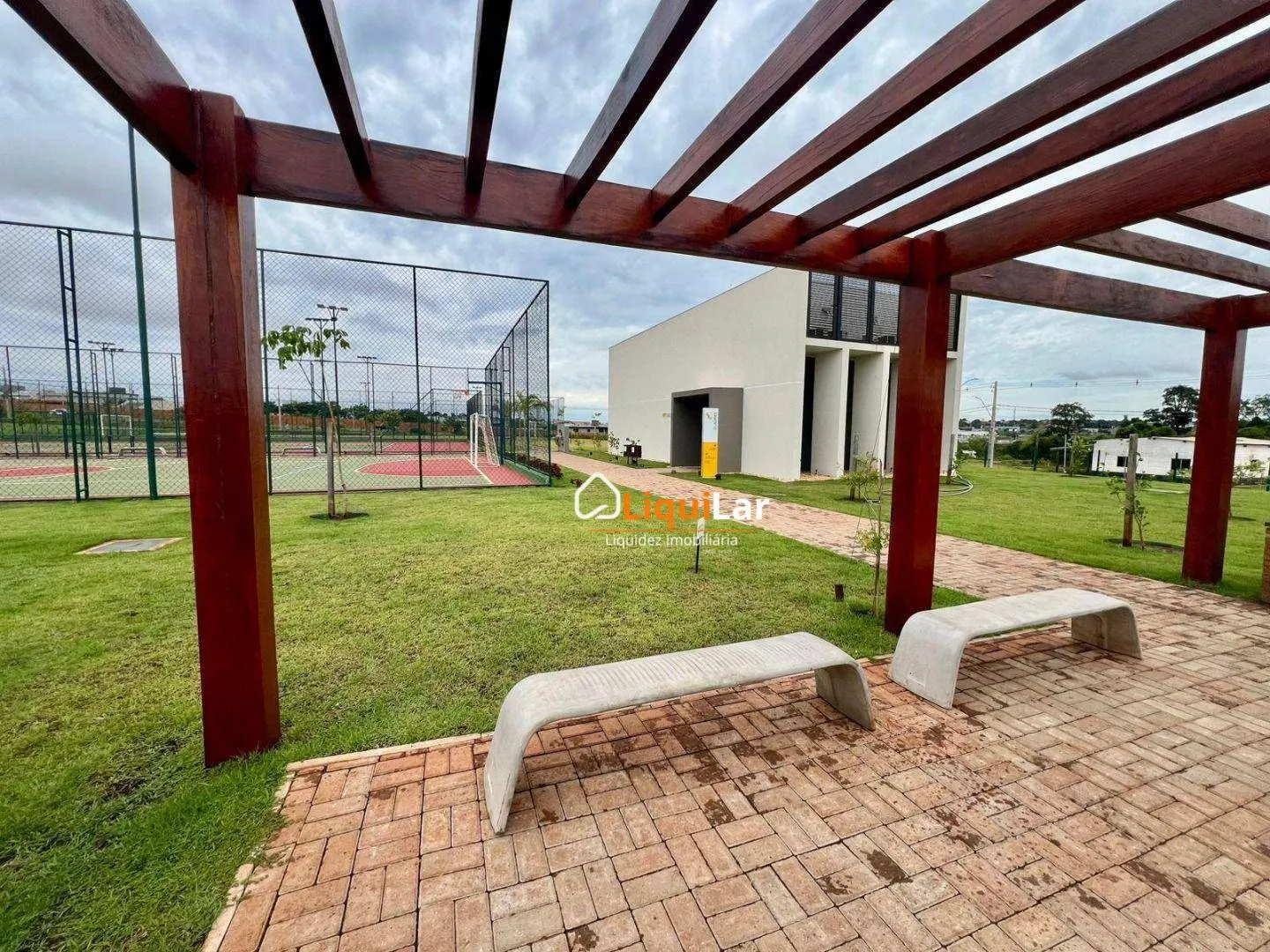 Imagem Terreno à Venda no Terras Alpha com 317 m², Excelente Topografia e Menor Valor do Condomínio