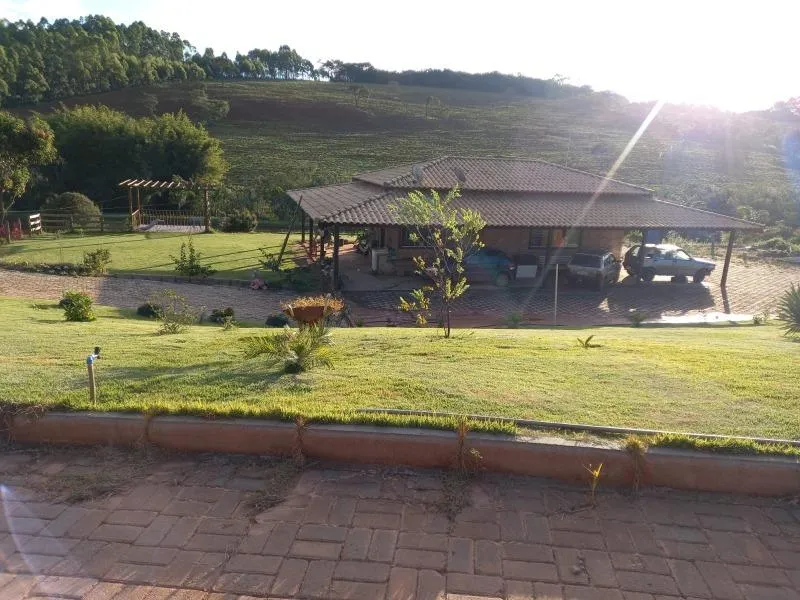 Imagem Vendo Sítio em Lagoa Dourada / MG , com 12.500 m² de área.