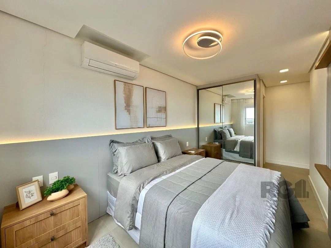 Imagem Com 03 suítes, lavabo, e totalmente mobiliado e decorado,