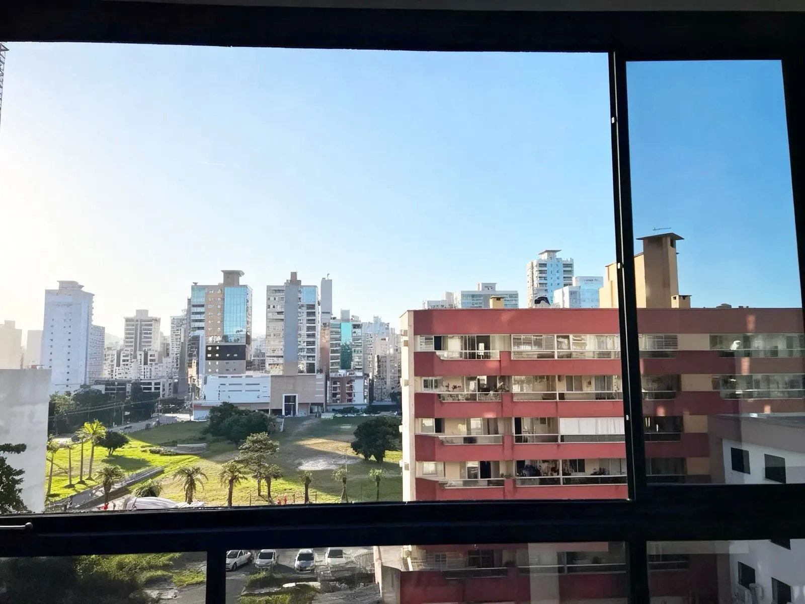 Imagem LUXO NA QUADRA DO MAR EM MEIA PRAIA ITAPEMA: 127m² MOBILIADO COM 3 SUÍTES E 3 VAGAS