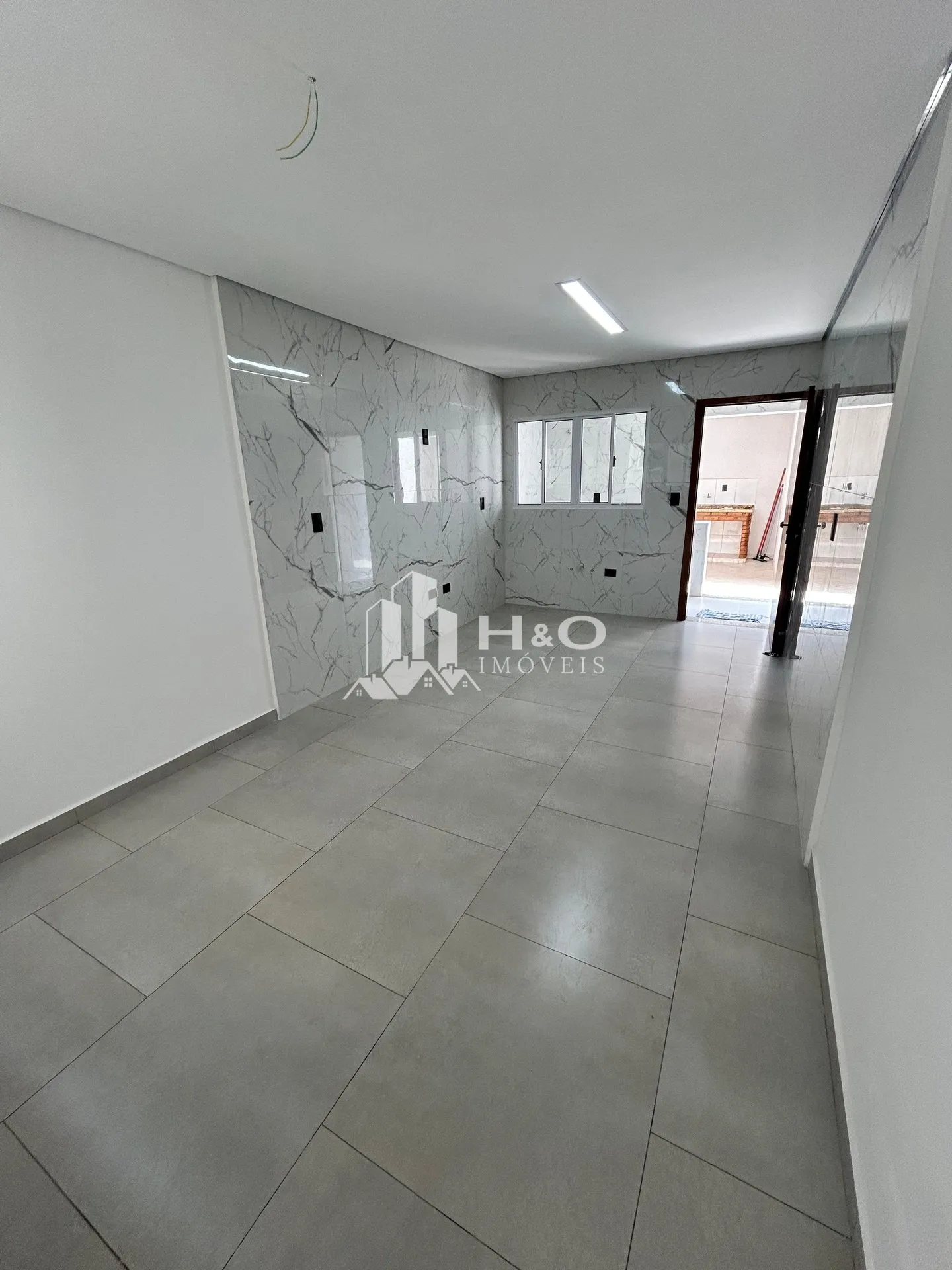 Imagem Sobrado à Venda Próximo ao Metrô Patriarca - 3 Dormitórios, 1 Suíte, Espaço Gourmet e Acabamento de Alto Padrão!