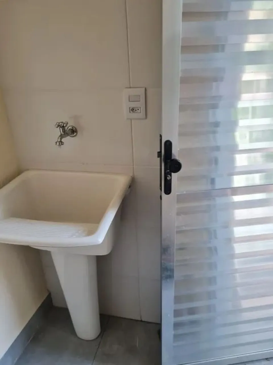 Imagem Aluguel de Casa Comercial na Vila Olímpia, Sorocaba-SP: 5 Quartos, 1 Sala, 4 Banheiros, 200m² de Área Disponíveis!
