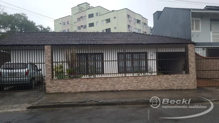 Imagem Casa no bairro Bom Retiro - Joinville