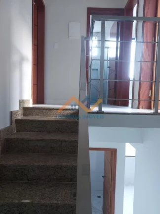 Imagem Casa Duplex de 3 quartos e 2 Vagas de garagem!