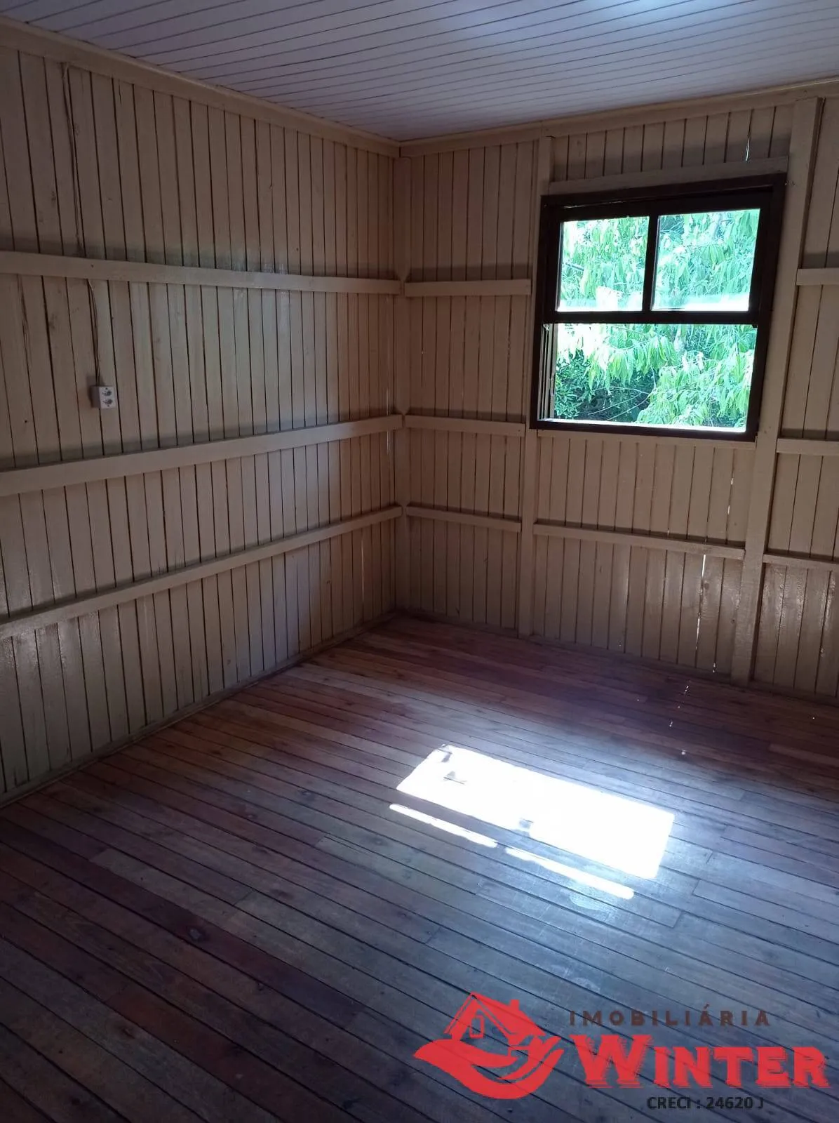 Imagem Casa de madeira de 3 quartos em Vale Real.