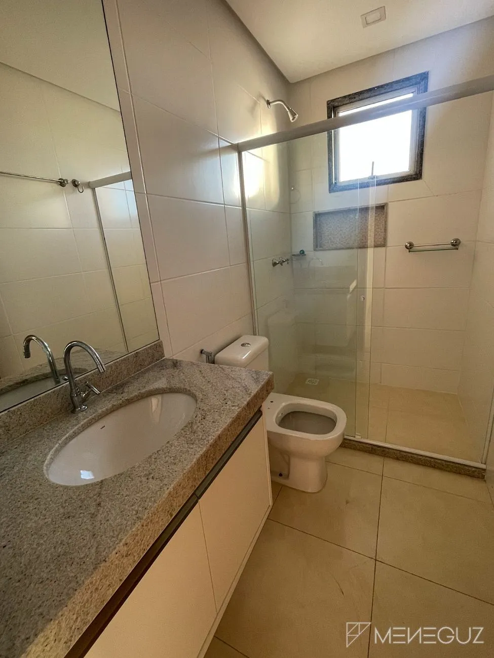 Imagem Apartamento de 2 quartos, com duas vagas de garagem, no centro de Guarapari com vista para o canal - Parcelamento em 60 meses!