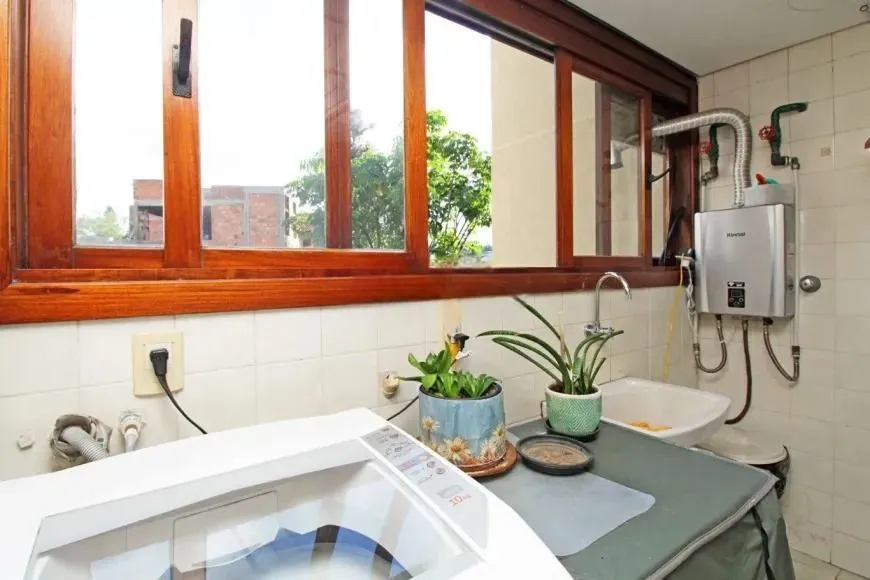 Imagem Apartamento com 159m², localizado no bairro Bela Vista em Porto Alegre/RS.